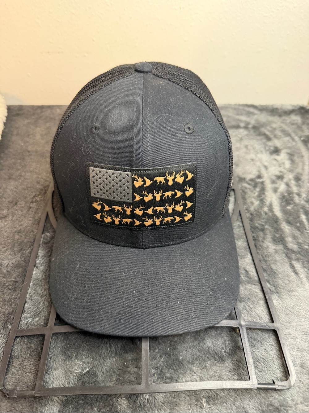 Columbia PHG Hunting Trucker Hat L/XL Black Wildlife American Flag Cap